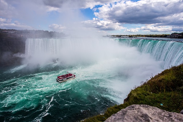 Mit dem Boot hautnah an den Niagarafällen