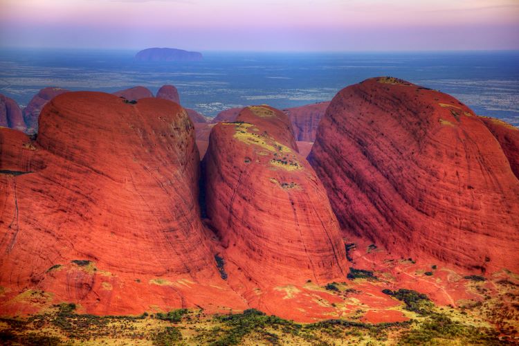 Atemberaubende Aussicht auf die roten Felsen von Kata Tjuta